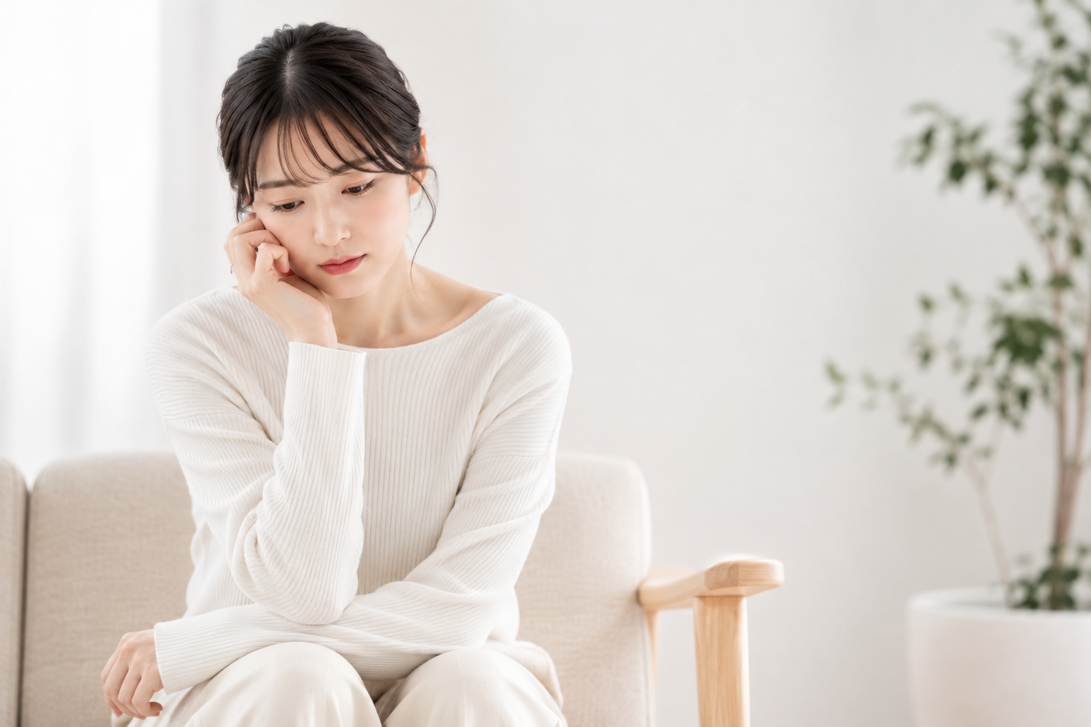 悩みを抱える女性